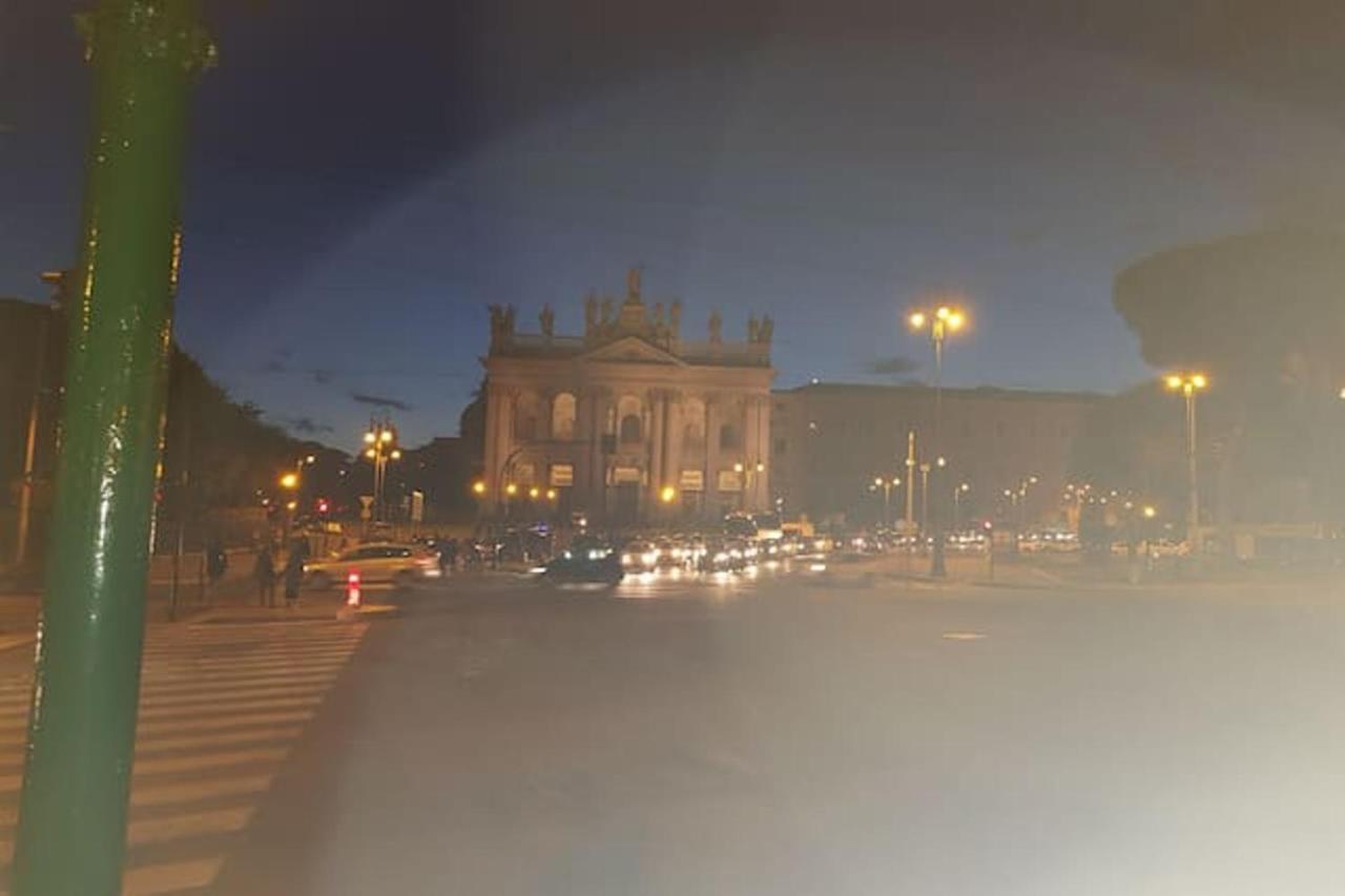 Elegant In Near Historic Centre 402 M² Parking Included Roma